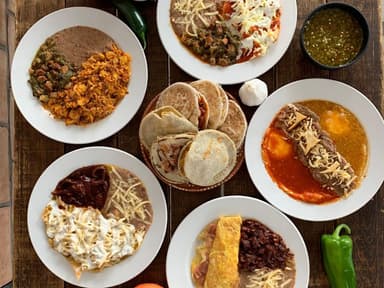 Huevos con Guisado Especial