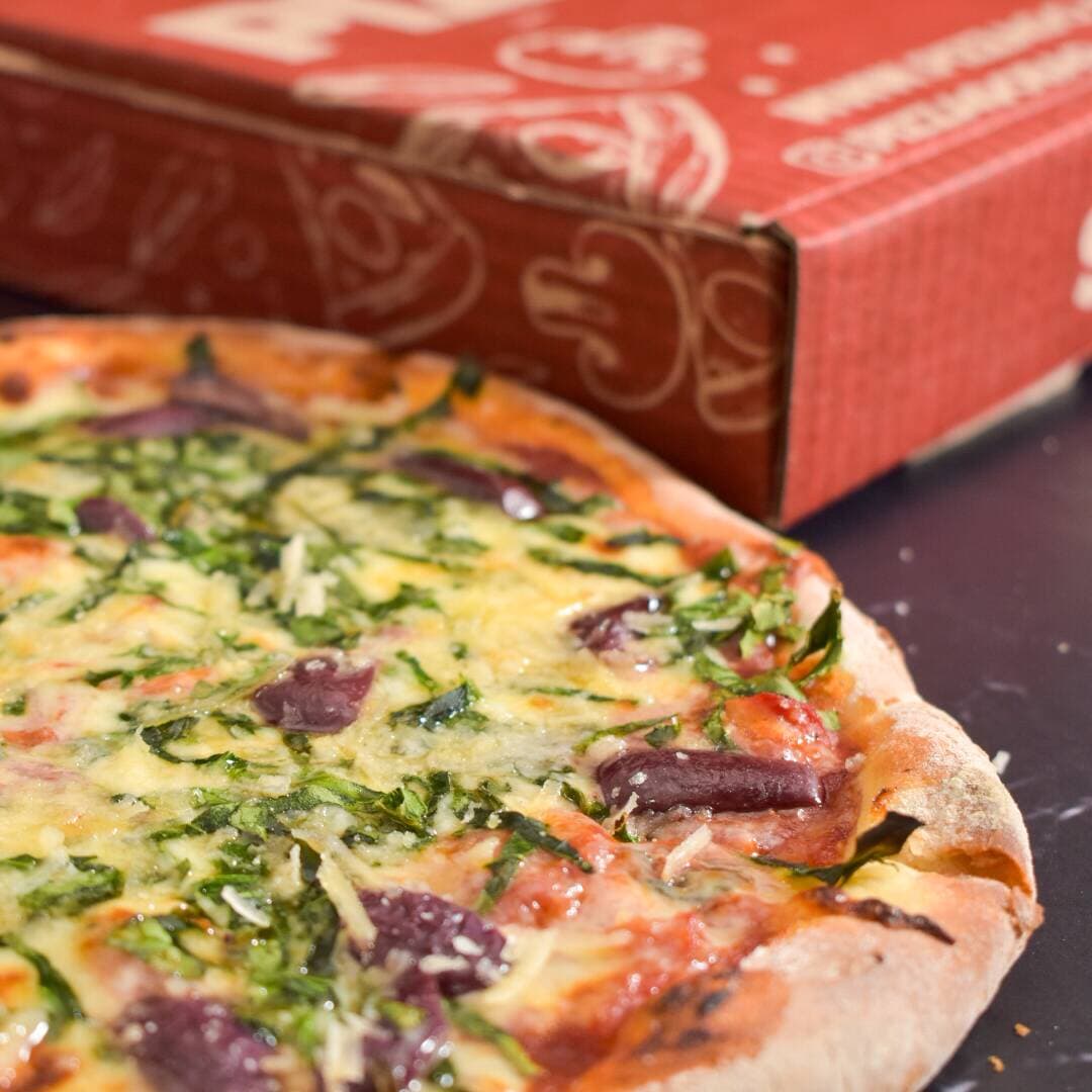 Pizza Griega + Bebida 250 Ml
