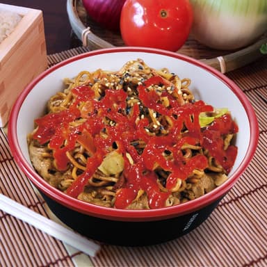 Gyudon Yakisoba con Salsa Picante