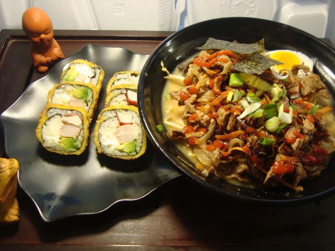 Ramen de Bistec más Maki