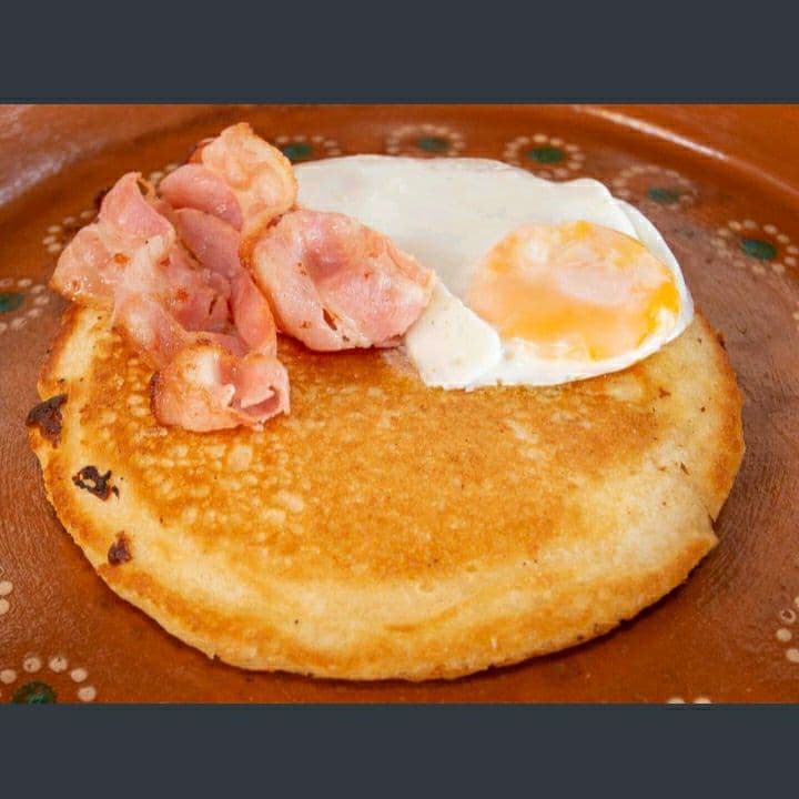 Hot Cake Con Huevo