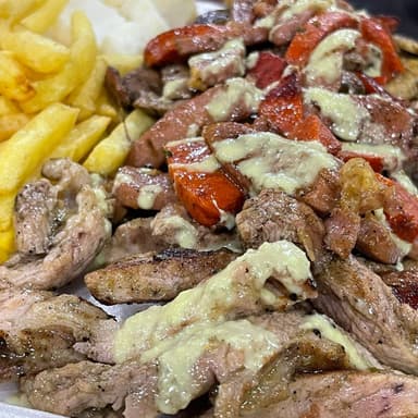 Salchichapas Combinado al Carbón