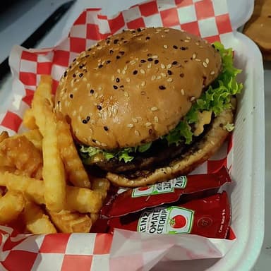 HAMBURGUESA CLÁSICA