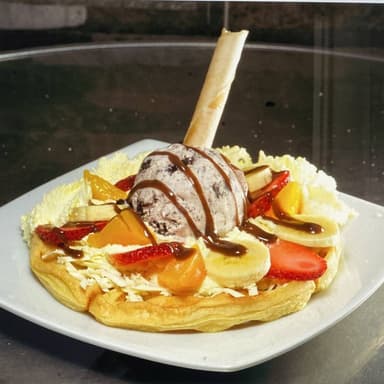 Combo Waffle +  Brownie Caliente + Copa de Durazno