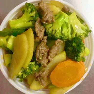 52. Carne de Res con Verduras en Salsa 牛肉小炒
