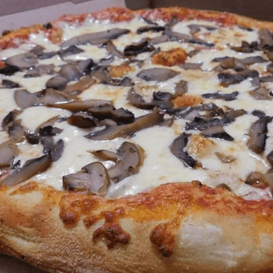 Pizza jamón, champiñon y queso