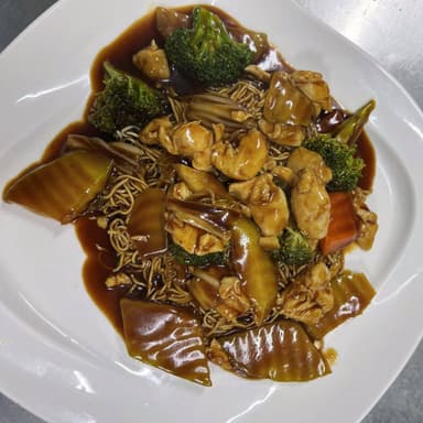 37. Chop Suey con Pollo y Vegetales Medio