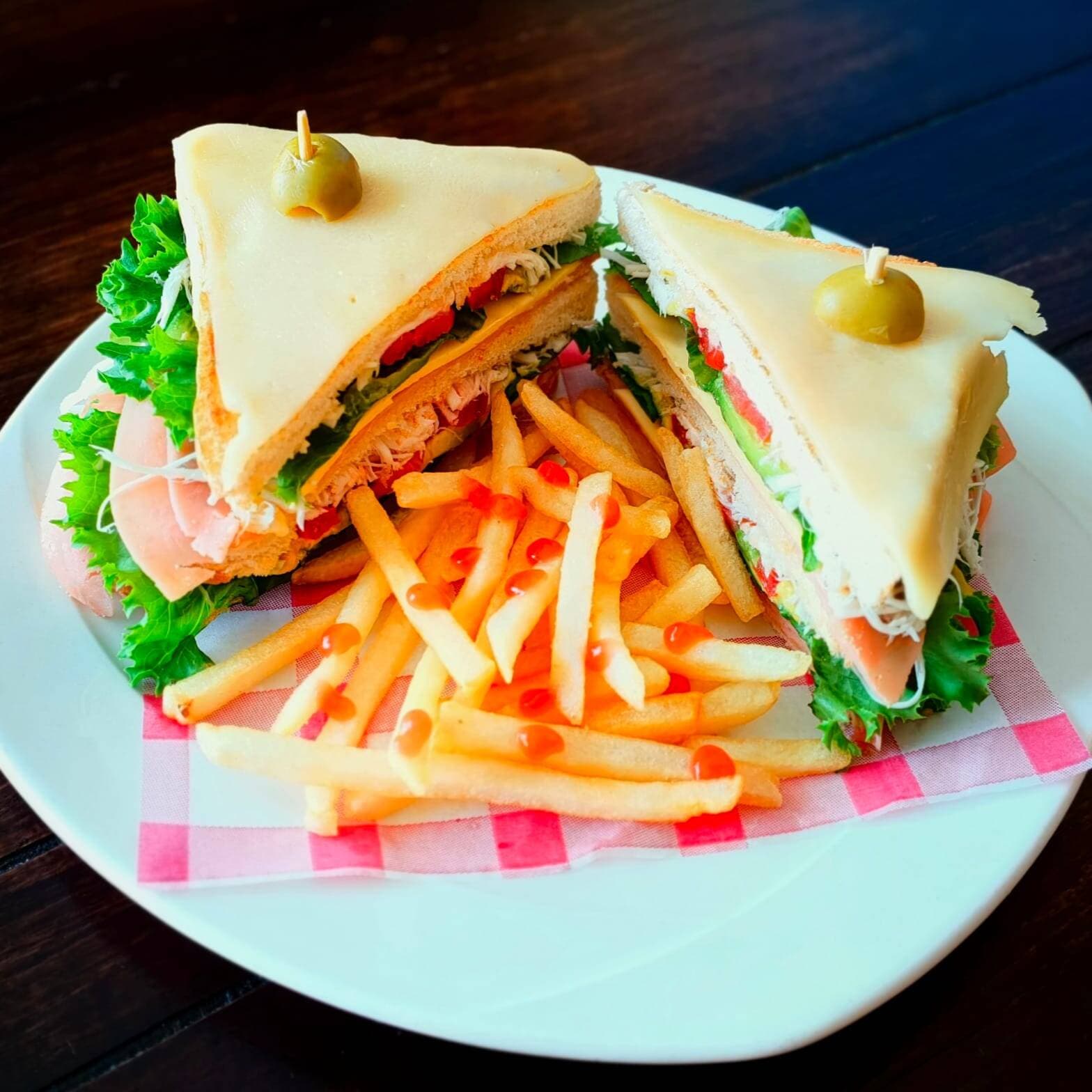 Club Sándwich con Papas