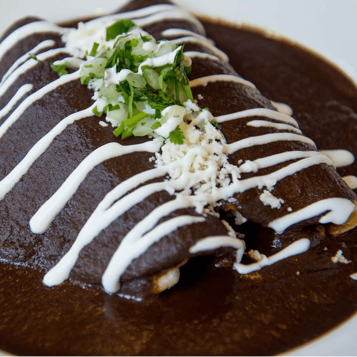Enchilada de mole preparada