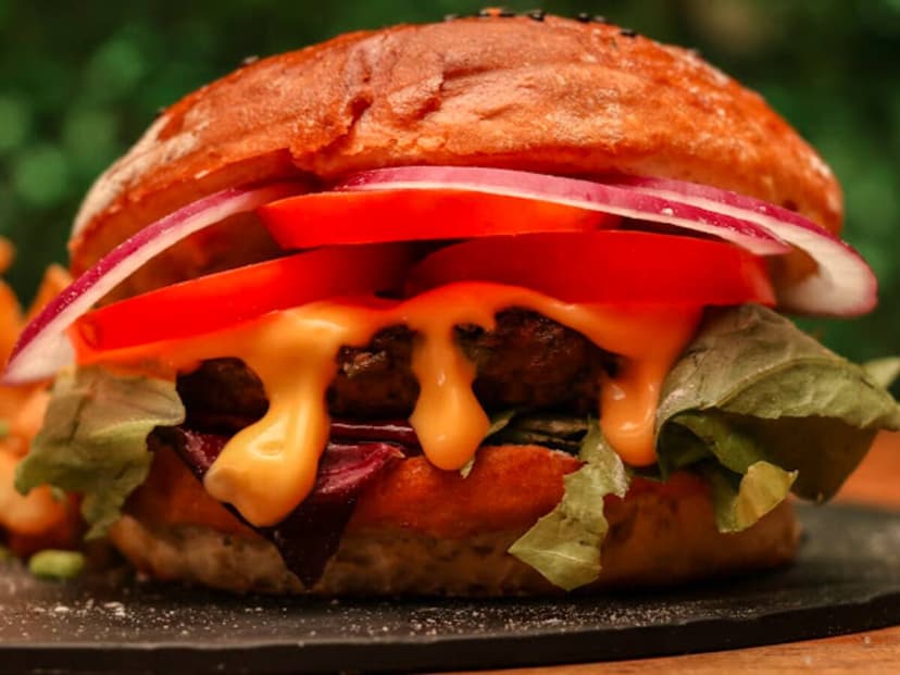 The Cave Burger (Girasoles)