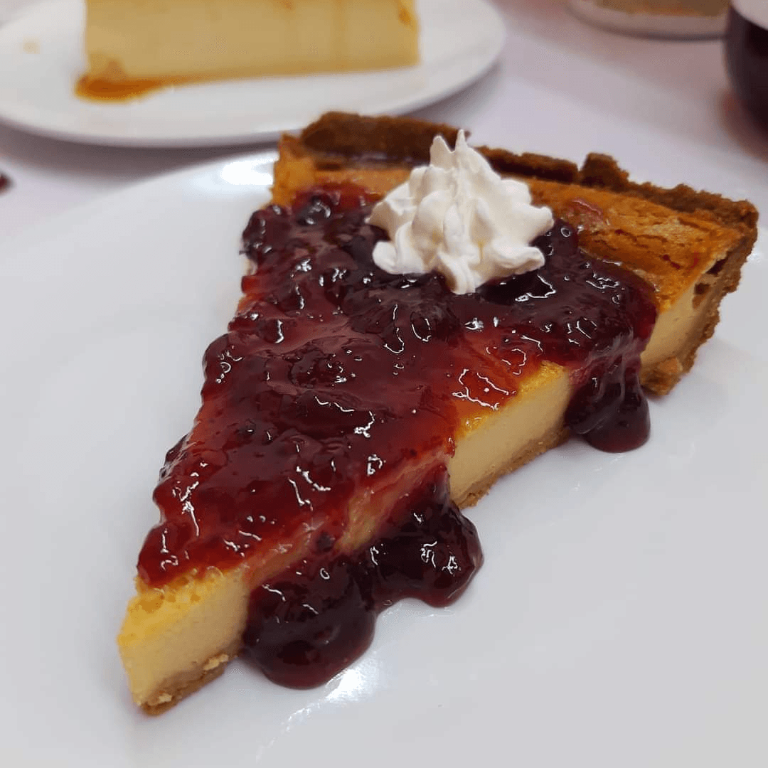 Rebanada de Pay de Queso con Zarzamora