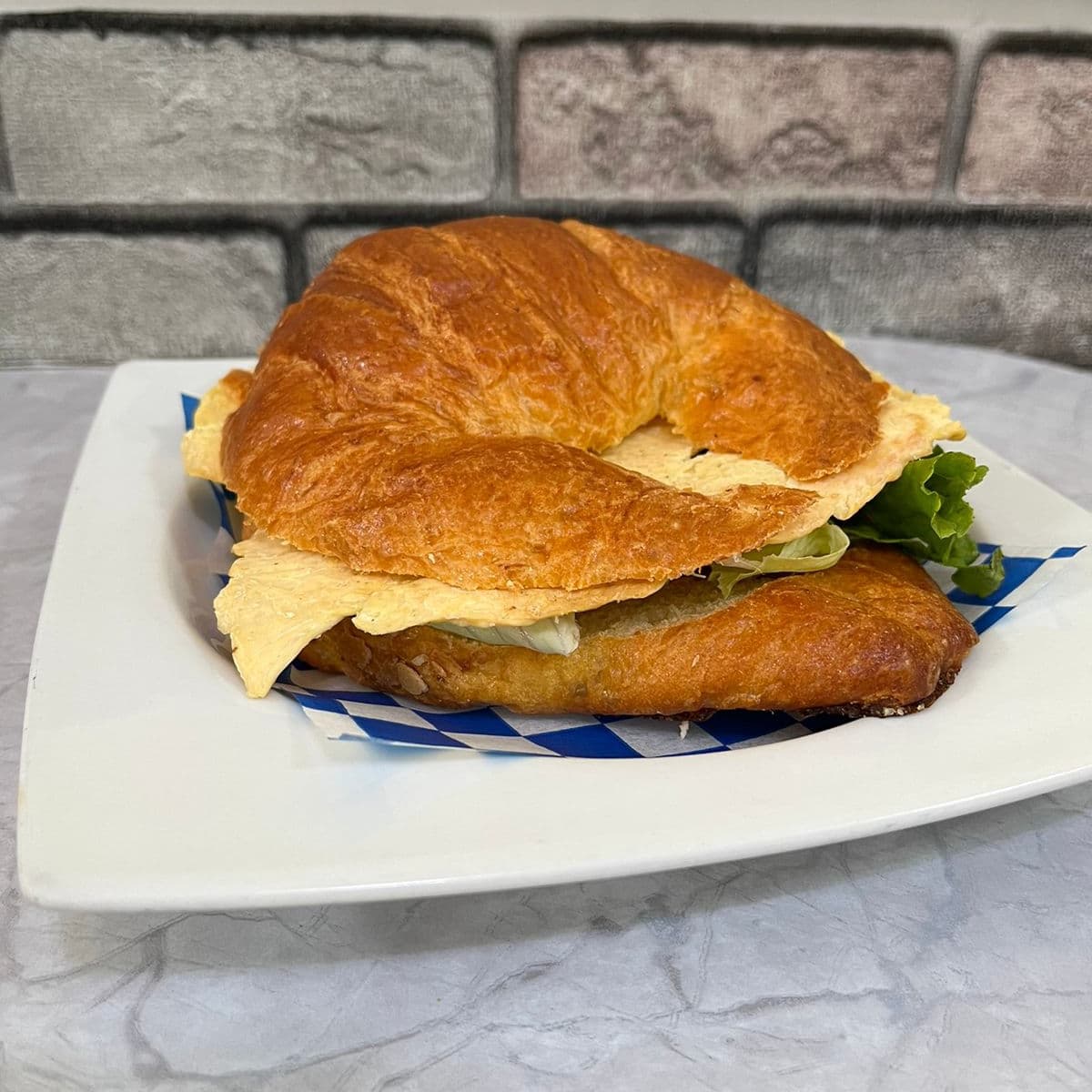 Croissant de Pechuga Asada