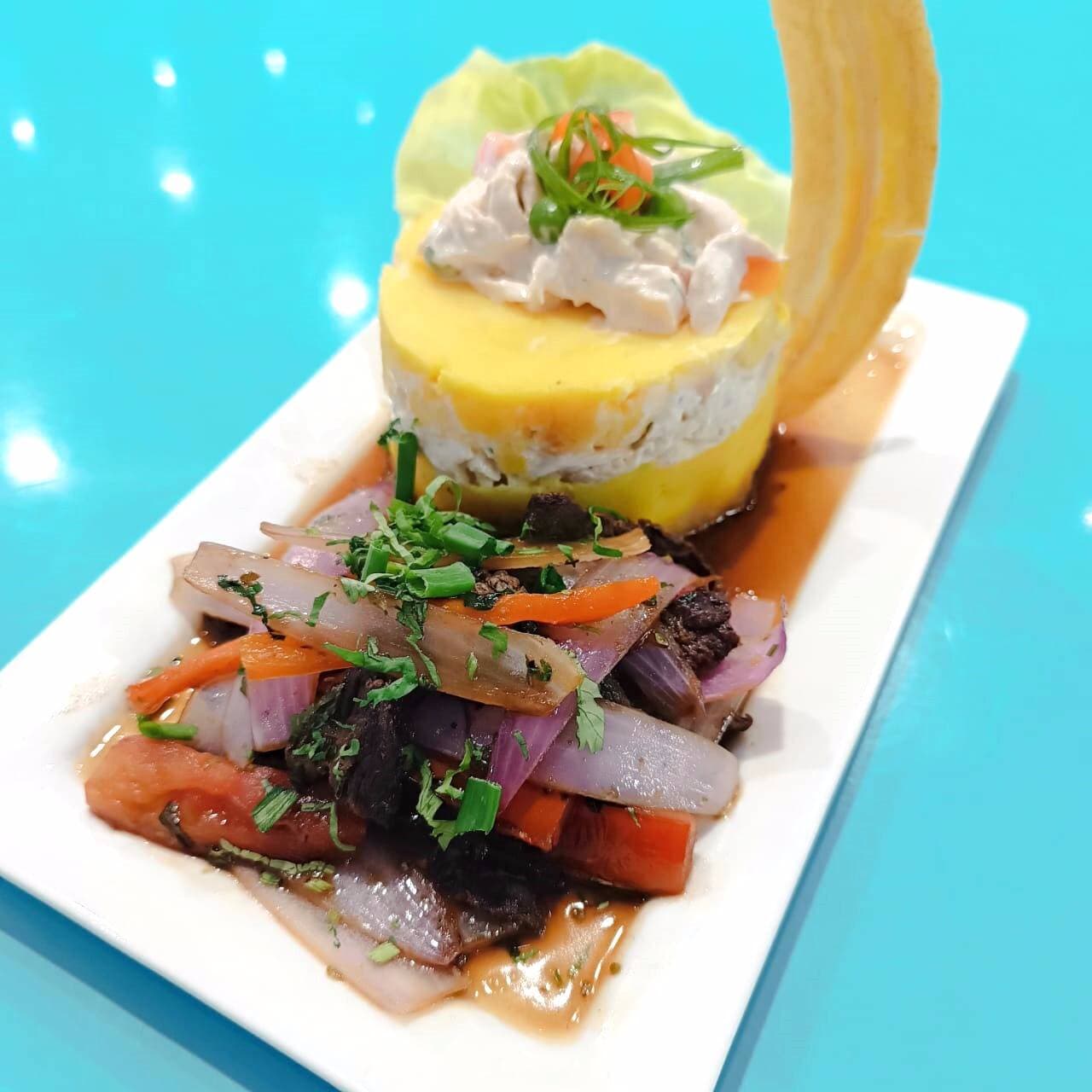 Causa de Pollo con Lomo