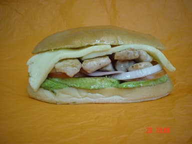 Torta de Pollo con Queso Oaxaca