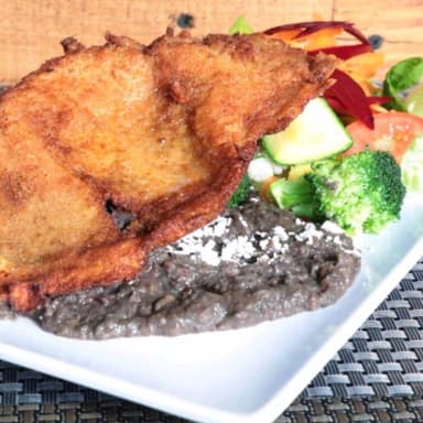Milanesa de res, pollo o cerdo.