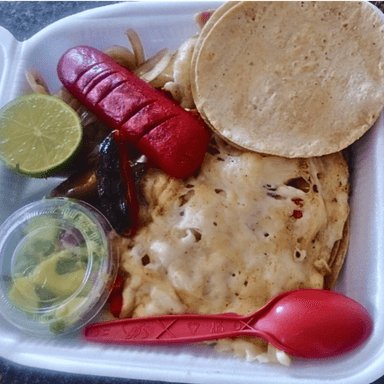 Chuleta/Extra Queso, Guacamole/Charros y Bebida.