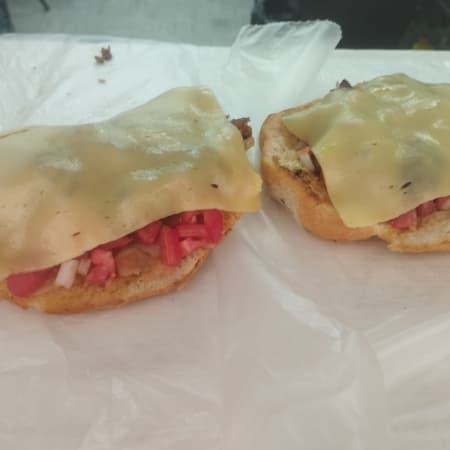 Molletes Bistec con Queso