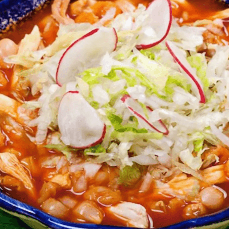 Medio Litro de Pozole de Puerco + Bebida GRATIS