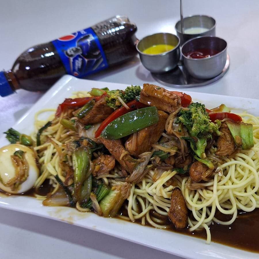 Lomo Saltado y Tallarín Saltado más 2 Pepsi