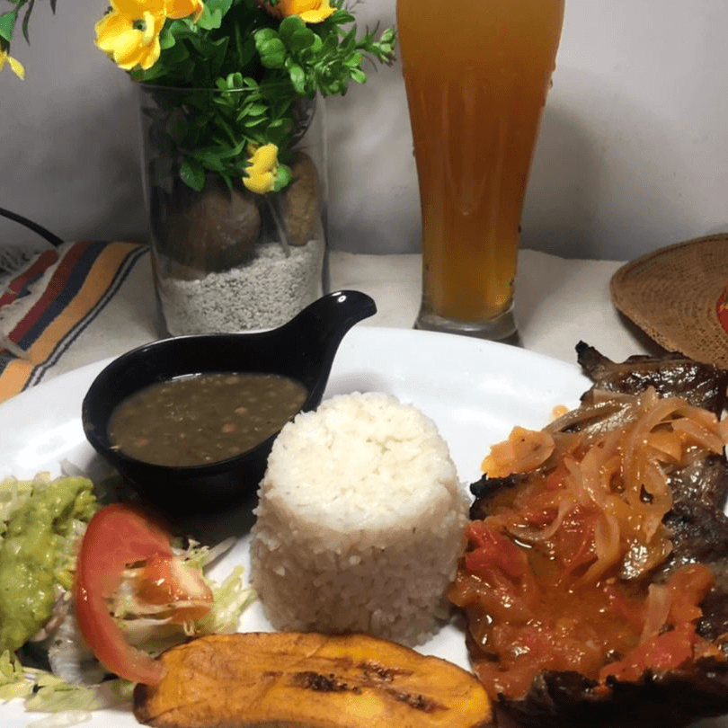 MENÚ DE CARNE EN BISTEC.