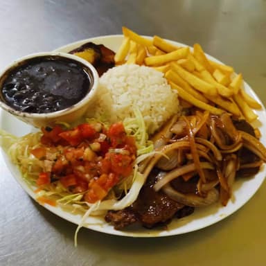 Casado con Bistec Encebollado