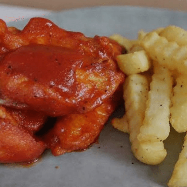 Alitas con Papas