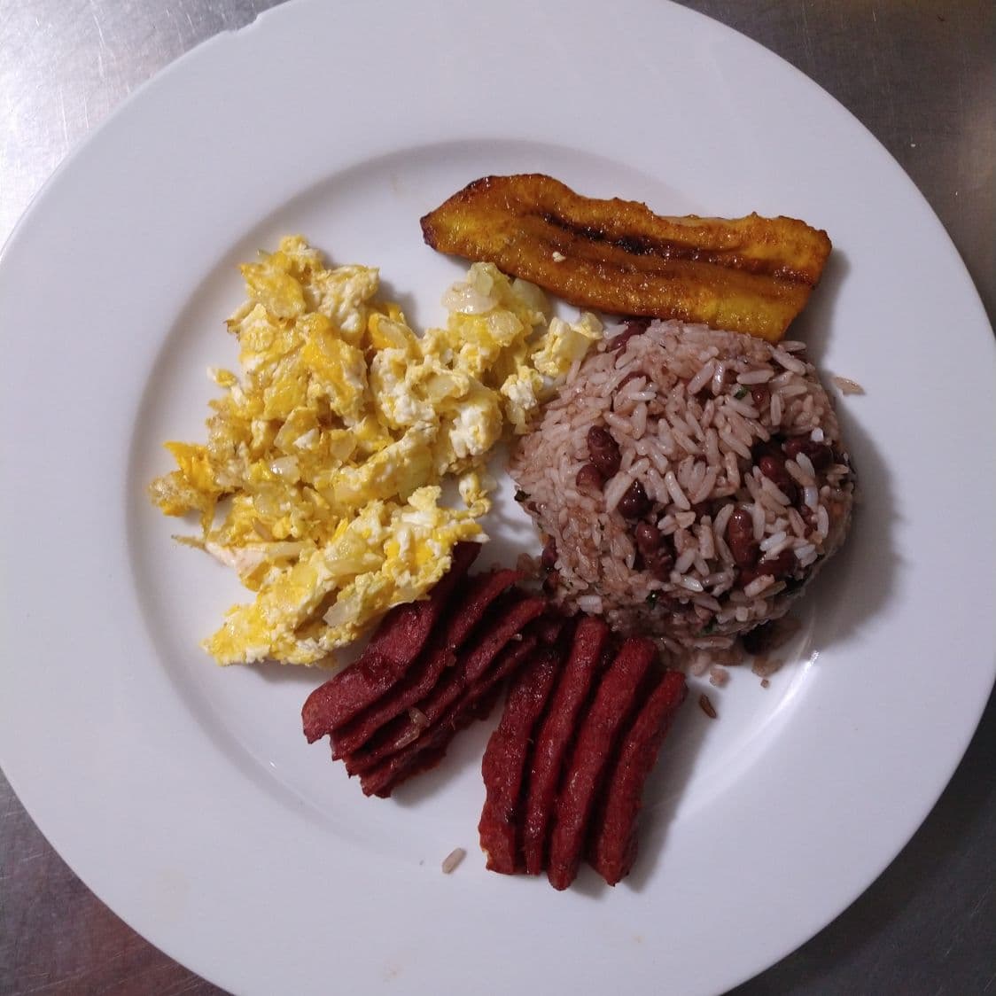 Pinto con Huevo y Salchichón