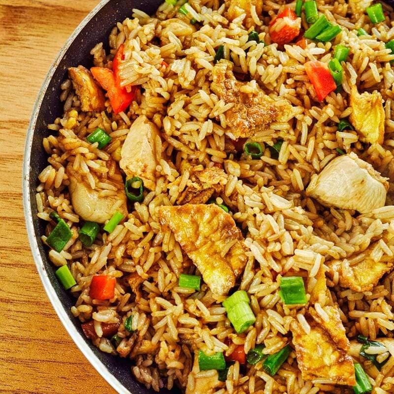 Chau Fan con Pollo Desmechado