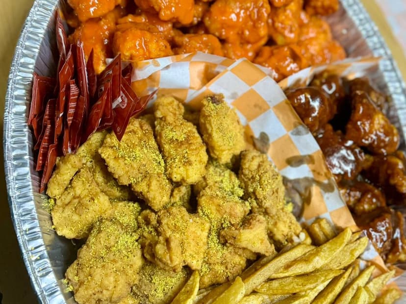 BURGUER WING Y ANTOJITOS LA MEXICANITA
