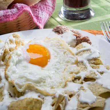 Chilaquiles Verdes con Proteína
