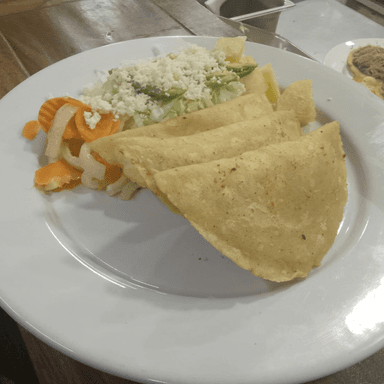 1/2 Quesadillas 2 pzas