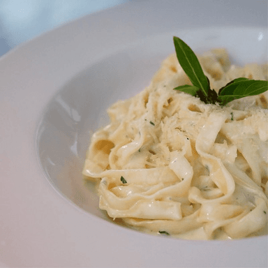 SPAGUETTI AI CUATRO FORMAGI