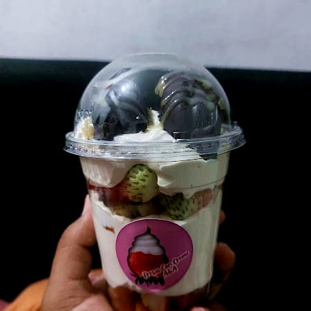 Fresas con Crema y Alfajor Negro
