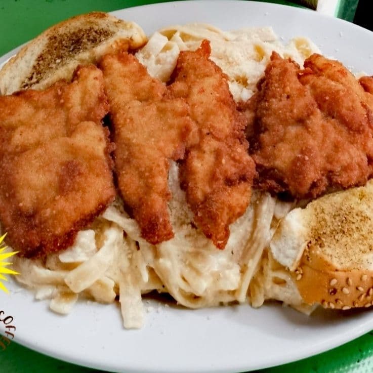 Pasta Alfredo con Pollo.