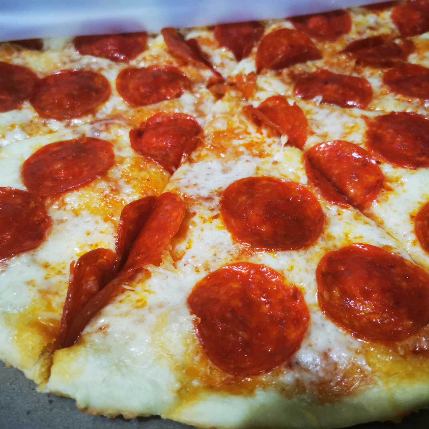 Mitad Pepperoni / Mitad Carnes Frías