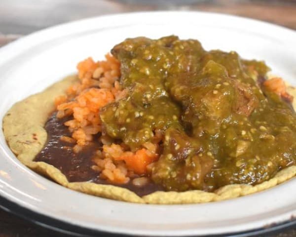 TACOS DE CHICHARRON EN SALSA VERDE