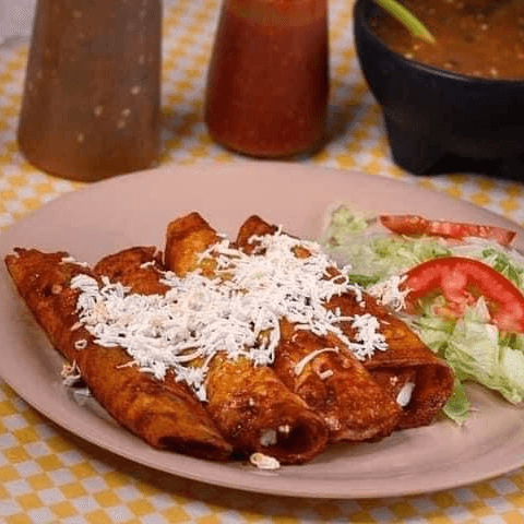 5 TACOS semi_fritos adobados + papas mexicanas