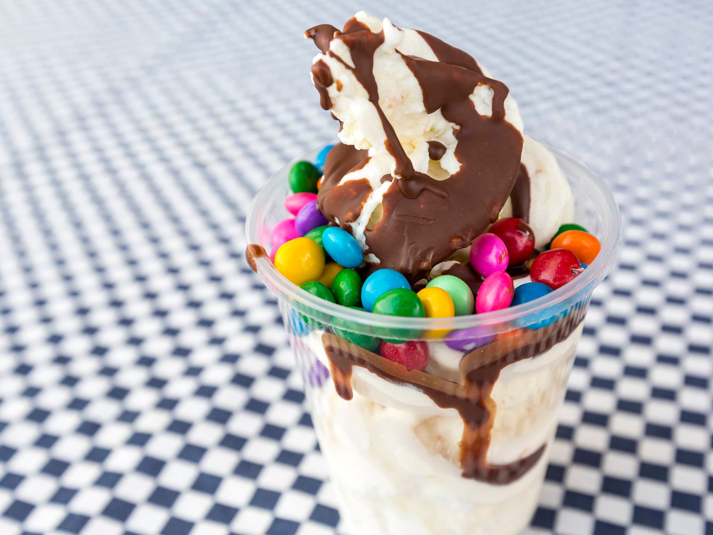Helado de yogurt suave con frutas