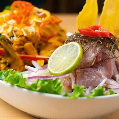 Ceviche de Pescado con Arroz con Langostinos