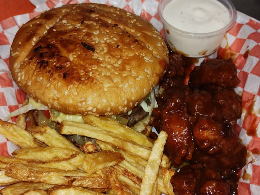 Hot Dogs y Hamburguesas City Mega Burguer