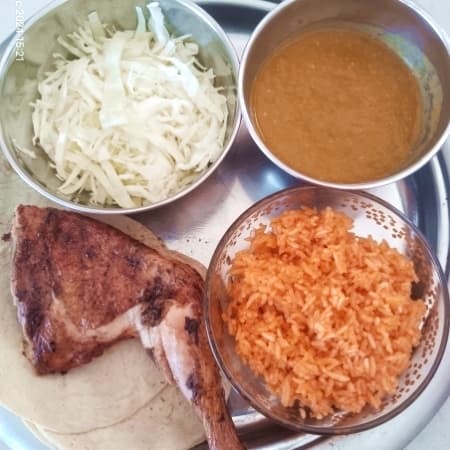 1/4 De Pollo Pierna Y Muslo Con Complementos