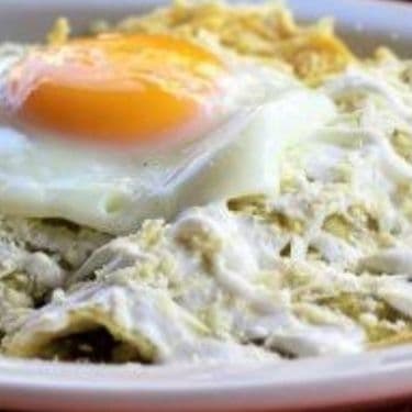 Chilaquiles Verdes con Huevo Estrellado