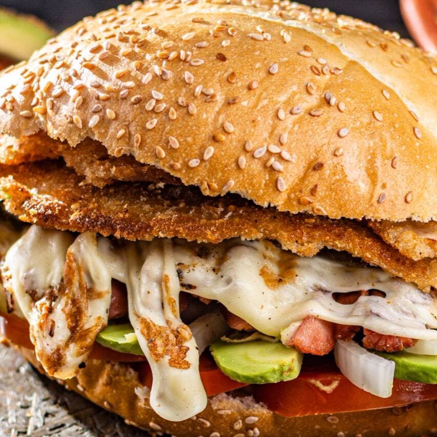 PECHUGA EMPANIZADA CON QUESILLO