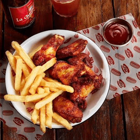 Alitas con Papas