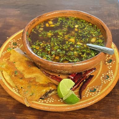CONSOME DE 1/2 LTR CON CARNE (BIRRIA)