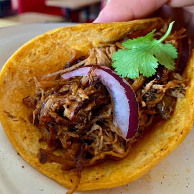 2 Tacos + agua de sabor