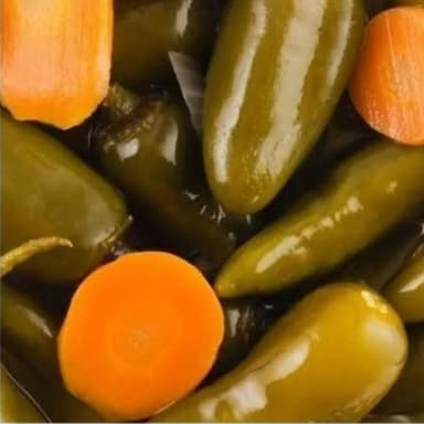 Jalapeño y zanahorias en vinagre.