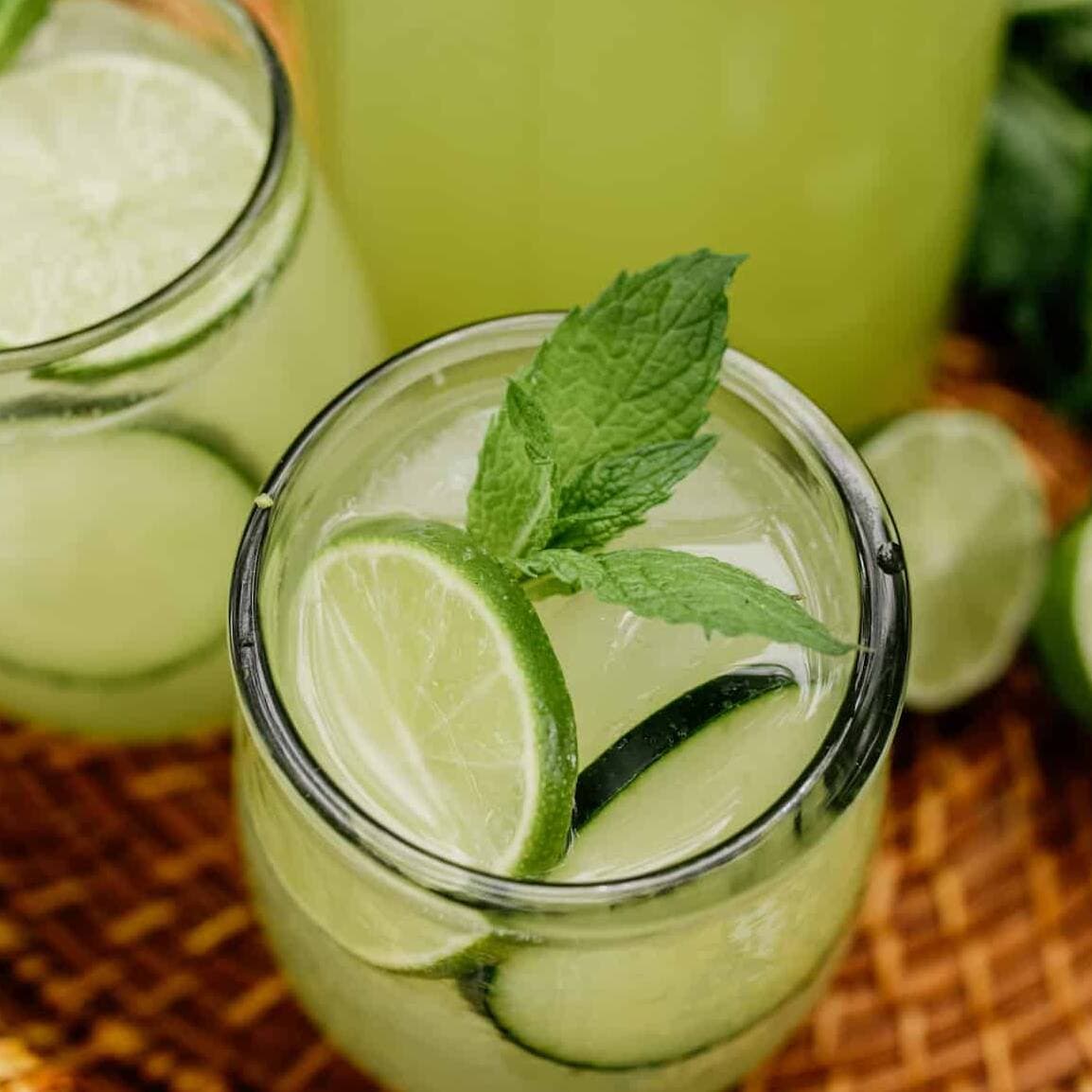 AGUA DE PEPINO CON LIMON 1/2 LT