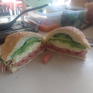 Cemita de Salchicha.
