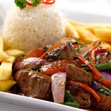 Lomo Saltado de Carne+ Inca Kola Personal